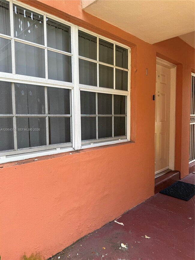 Foto del edificio - 3660 SW 10th St