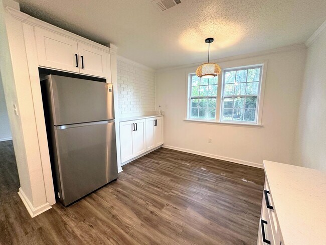 Foto del edificio - Full Renovated  4 Bed/2 Bath Oasis in Geor...