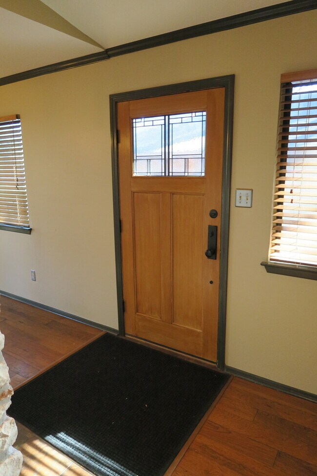 Building Photo - ROUND ROCK SCHOOLS!  EASY ACCESS TO HWY 18...