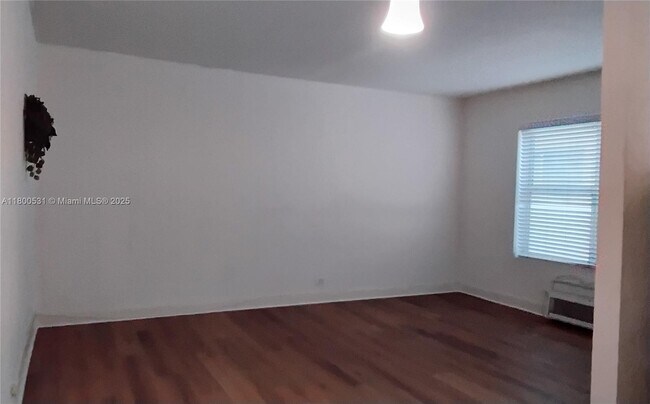 Foto del edificio - 7334 Harding Ave