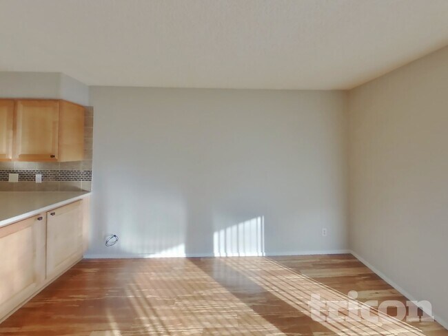 Foto del edificio - 709 Honeybee Ct