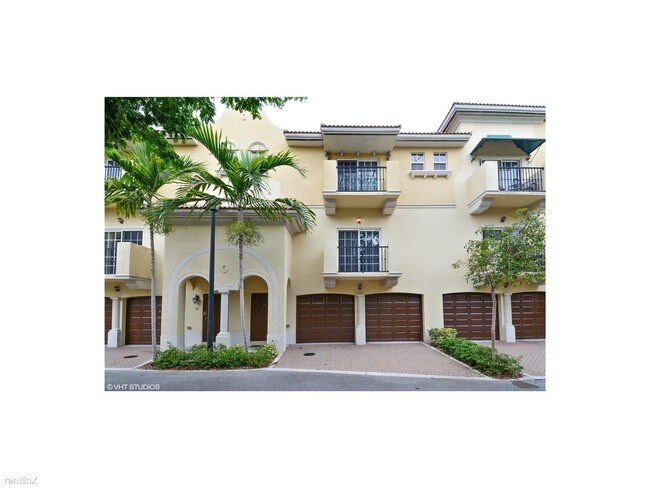 Building Photo - 2544 SW 14th Ave