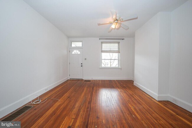 Building Photo - 224 Pensdale St