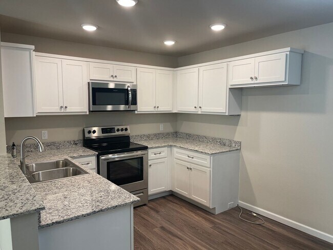Foto del edificio - 3 bed, 2 bath Duplex in Wagoner