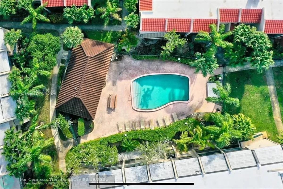 Primary Photo - 5332 NE 6th Ave