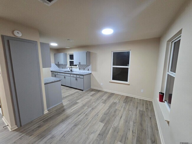 Foto del edificio - 9302 Chinn St