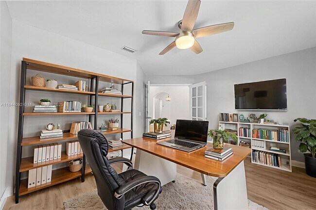Foto del edificio - 2587 Jardin Ct