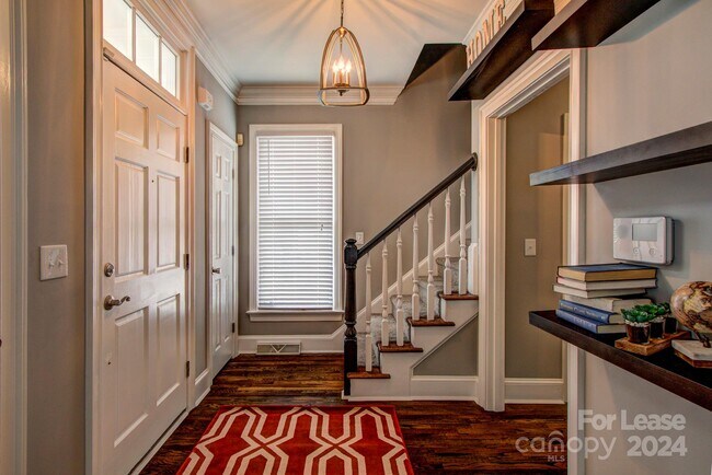 Foto del edificio - 10400 Orchid Hill Ln