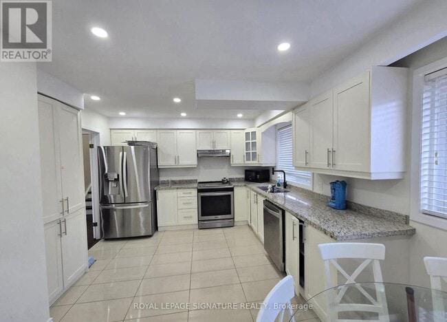 Building Photo - 23 Benrubin Dr