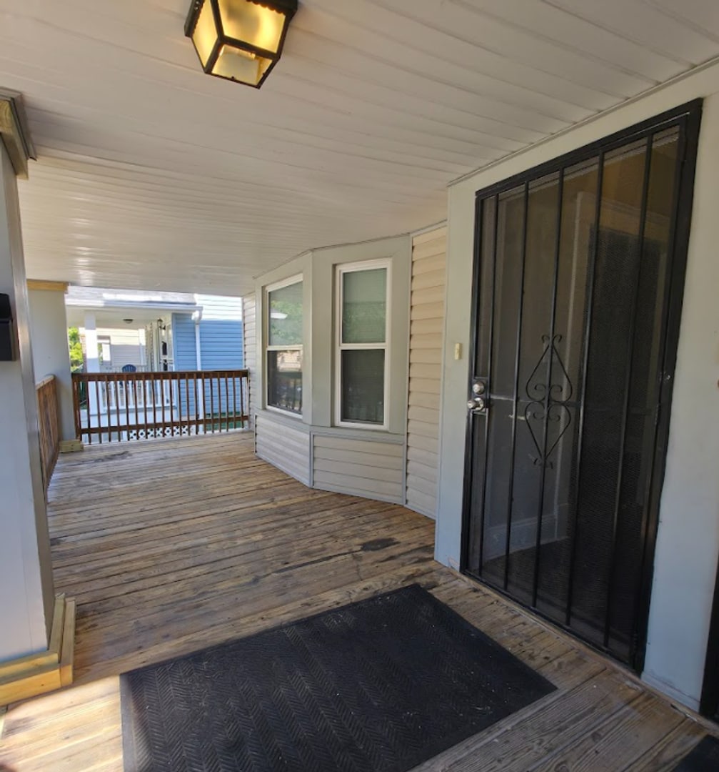 747 E 117th St Cleveland, OH 44108 – photo 2