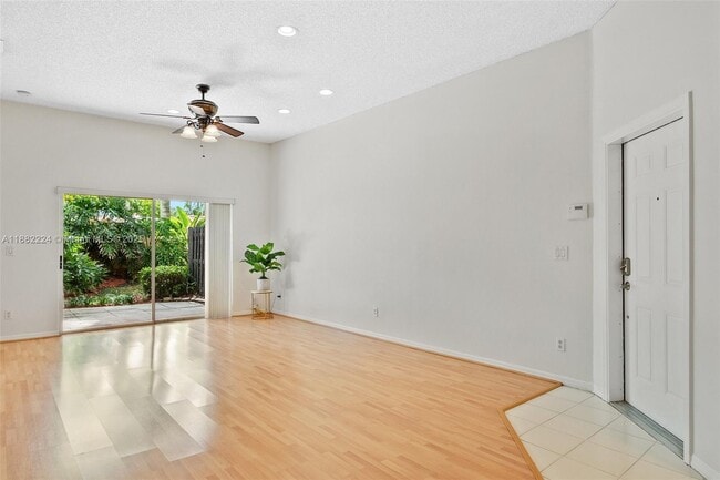 Foto del edificio - 16011 Emerald Cove Rd