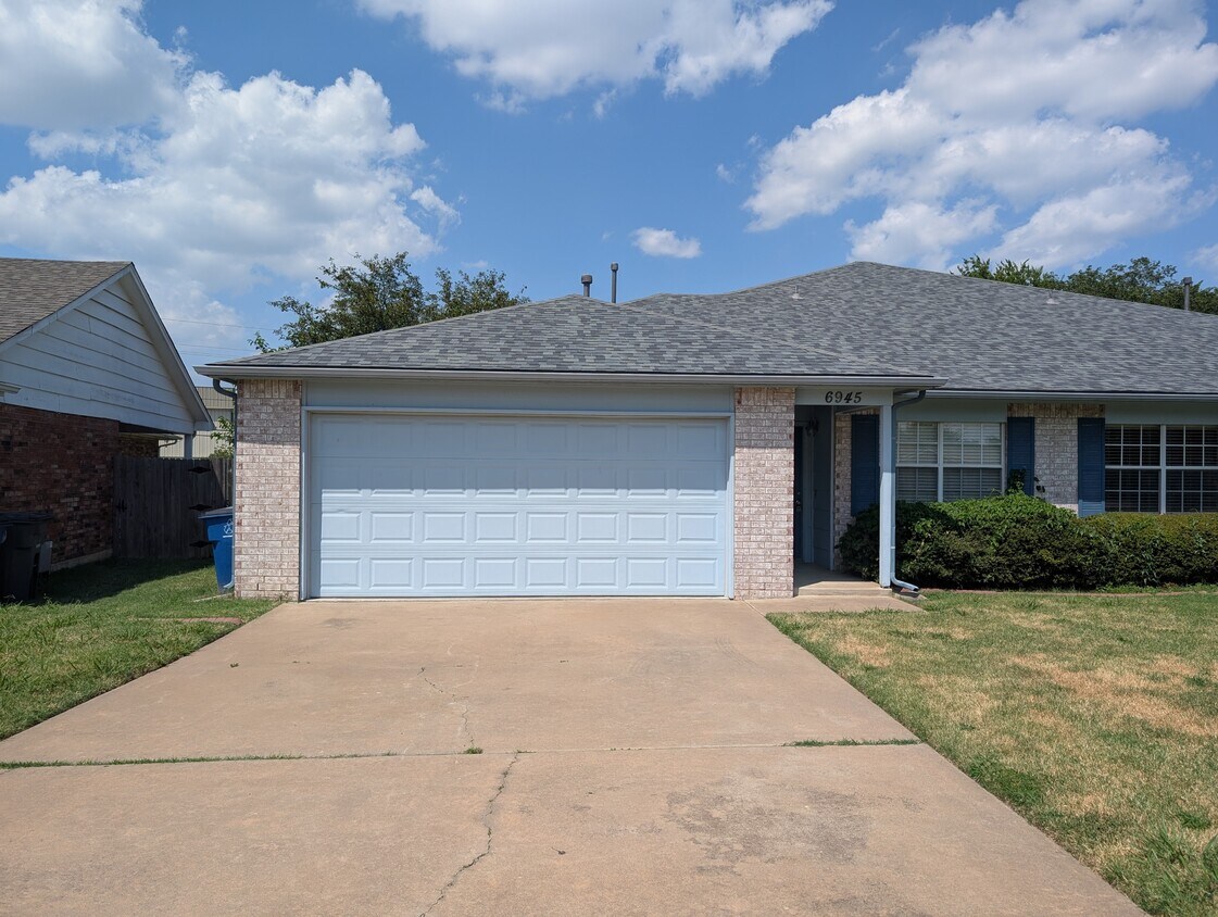 Foto principal - 6945 E 46th Pl