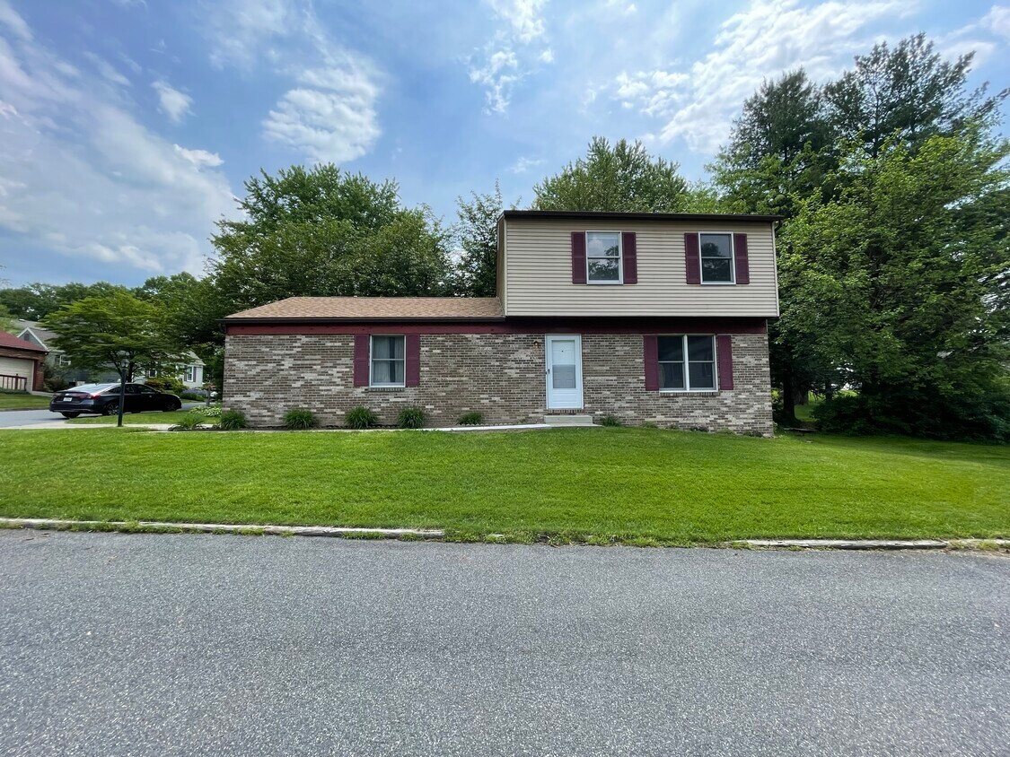 Primary Photo - 7 Peabody Ct