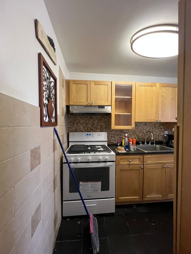 Building Photo - 315 W 232nd St