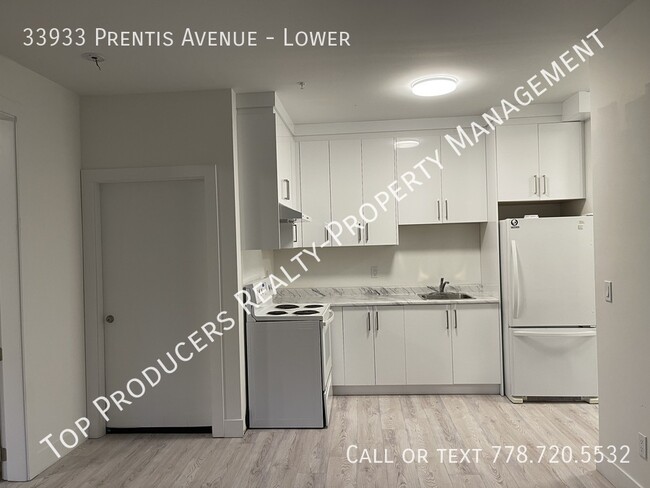 Building Photo - Utilities Included 2 bedroom Suite