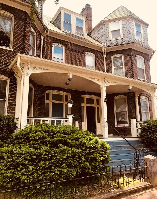 Building Photo - 304 E Beverley St