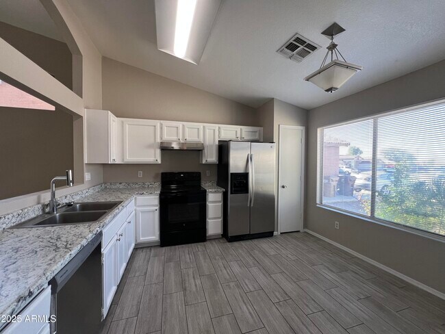 Foto del edificio - 8631 N 112th Ave