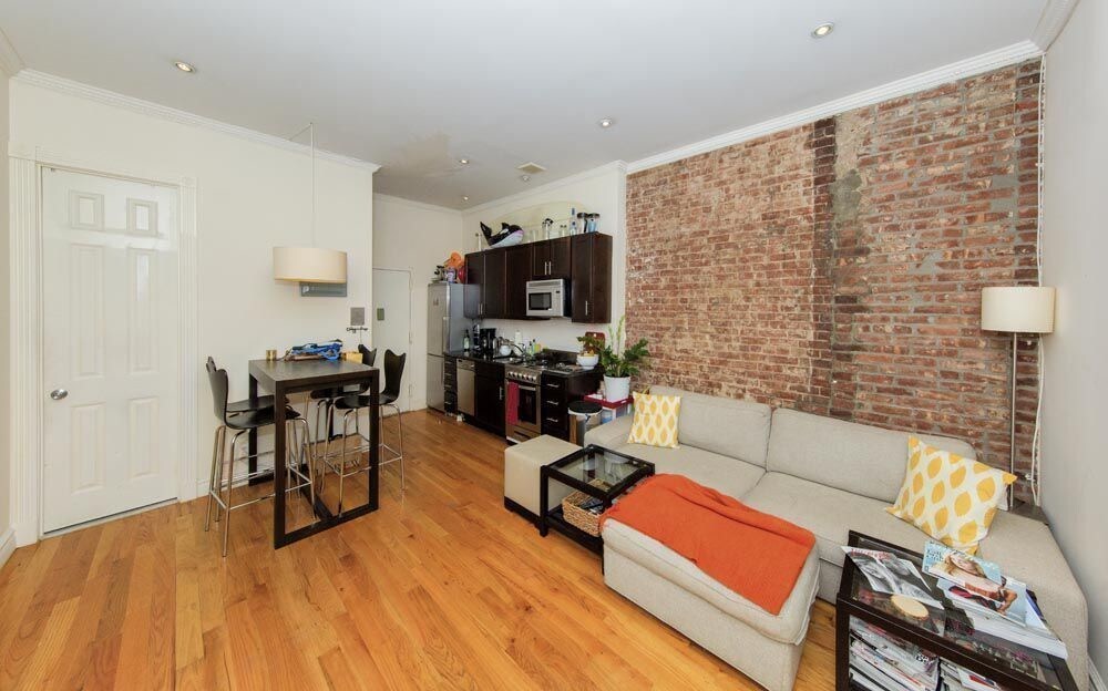 Primary Photo - 322 W 14th St