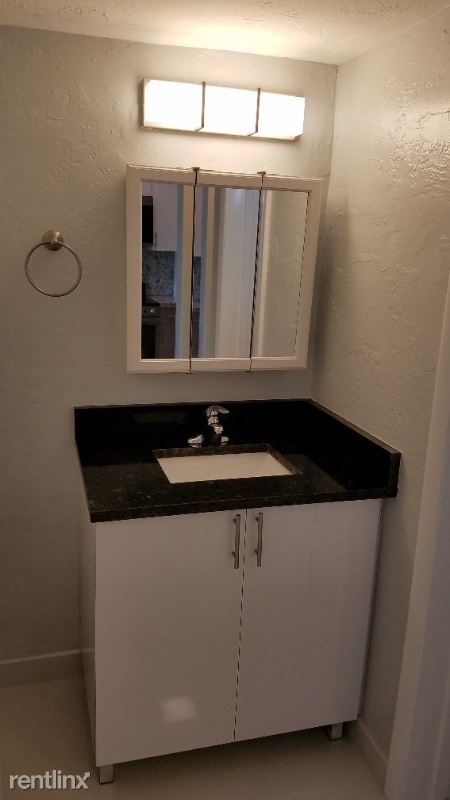 Foto del edificio - Studio, 1 bath Condo - 7403  SW 82 Street