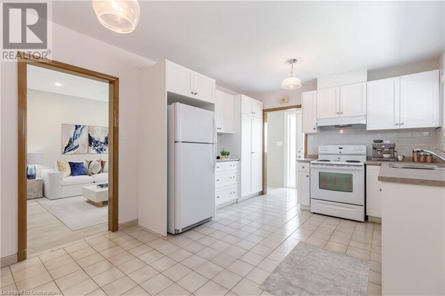 Building Photo - 249 W 33rd St