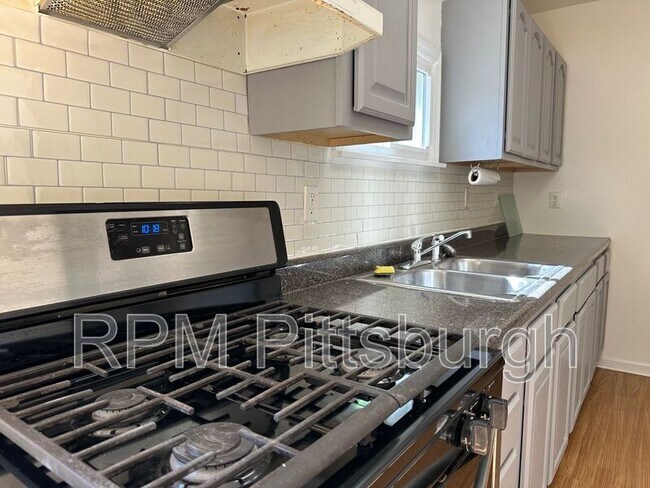 Photo - 822 Collins St House