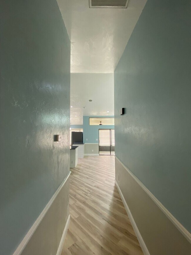 Building Photo - FULLY REMODELED VILLA IN REGENT PARK!!!!