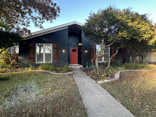 Photo - 1149 Midway Dr House