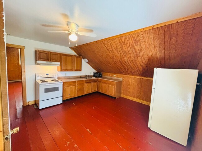 Building Photo - 1 Bedroom 1 Bath Duplex