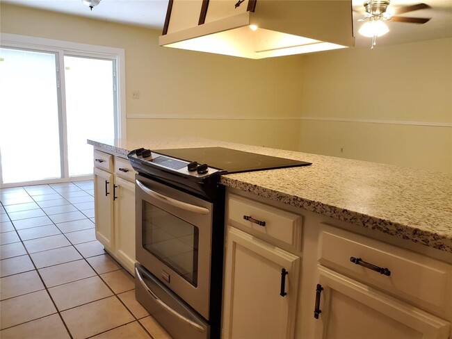 Building Photo - 17623 Autumn Hills Dr