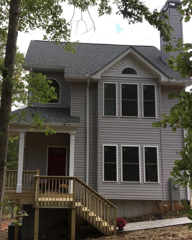 Foto del edificio - 5926 Long Branch Rd