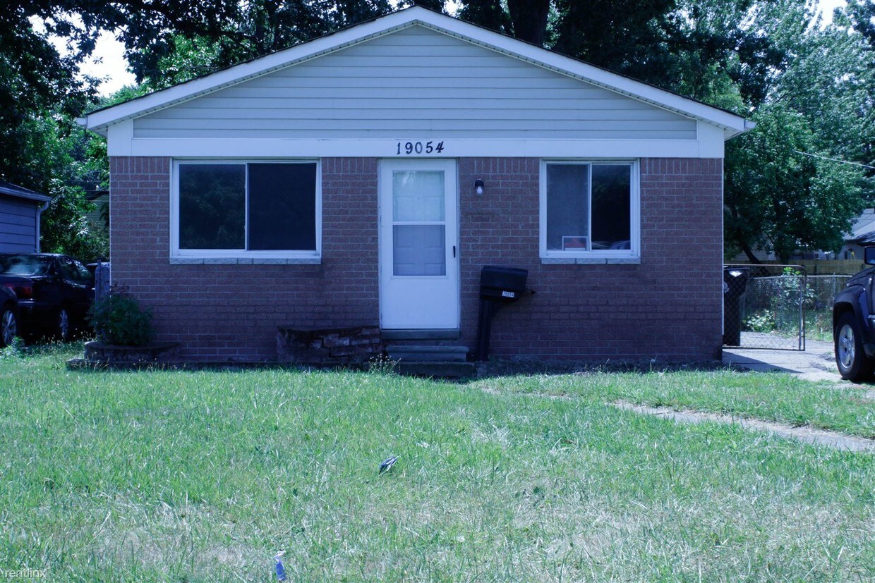 Primary Photo - 3 br, 1 bath House - 19054 E 13 Mile Rd