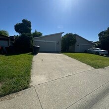 Building Photo - 9362 Mira Del Rio Dr