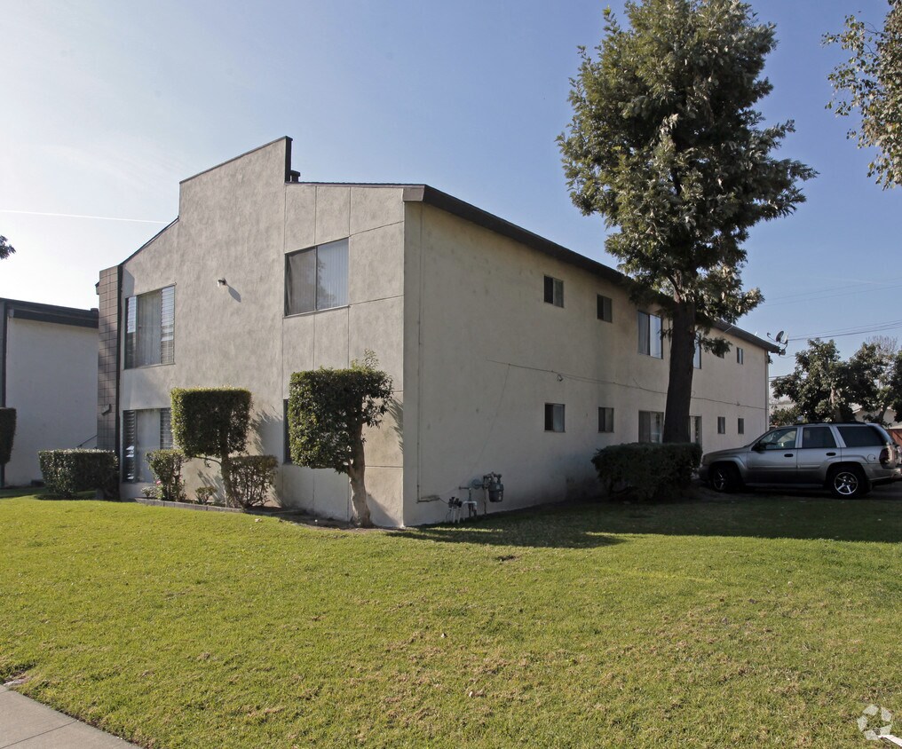 Building Photo - 12601 Flower St
