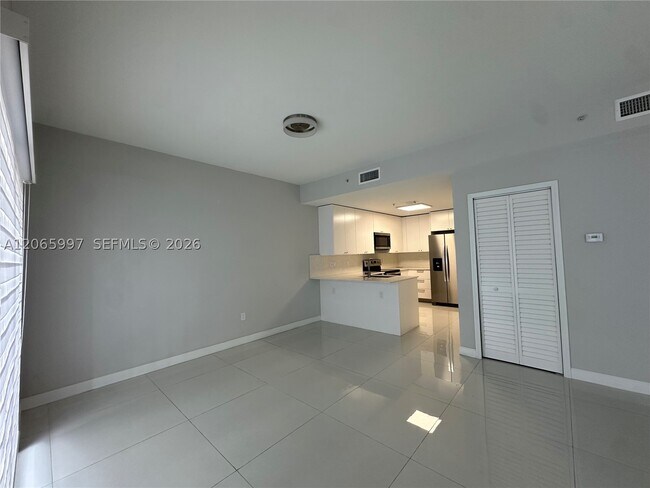 Foto del edificio - 11002 NW 83rd St