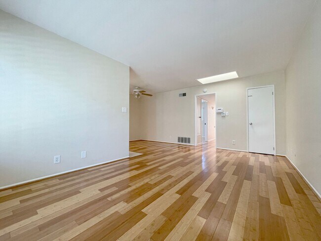 Foto del edificio - Single-Story Condo Steps from OC Fairgrounds & Minutes to Eastside Costa Mesa