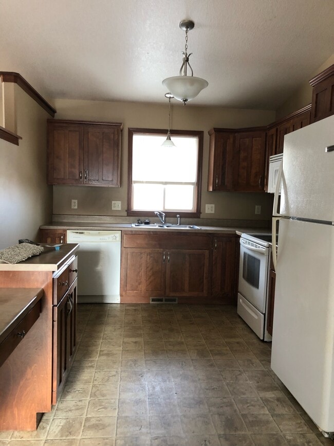 Building Photo - 508 S Whitewood Ave