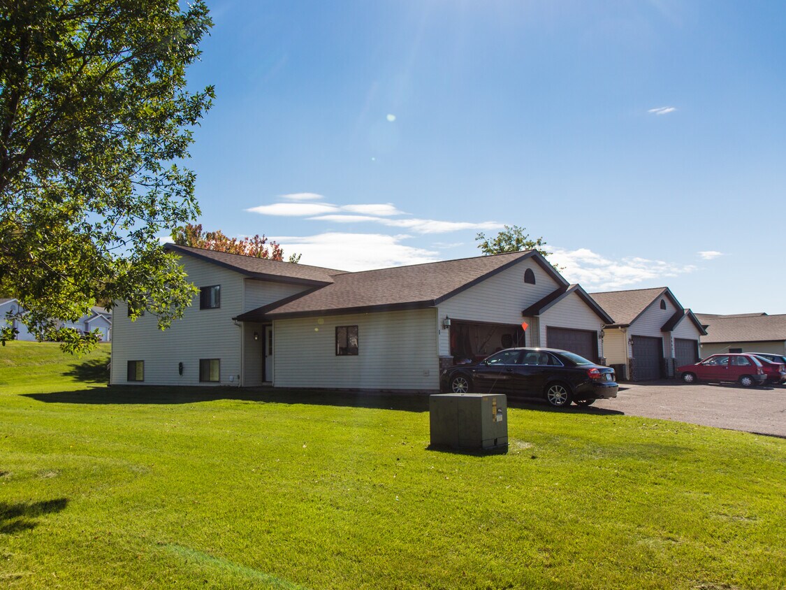 2906 Edgewood Dr Unit 3, Menomonie, WI 54751 Apartments in Menomonie