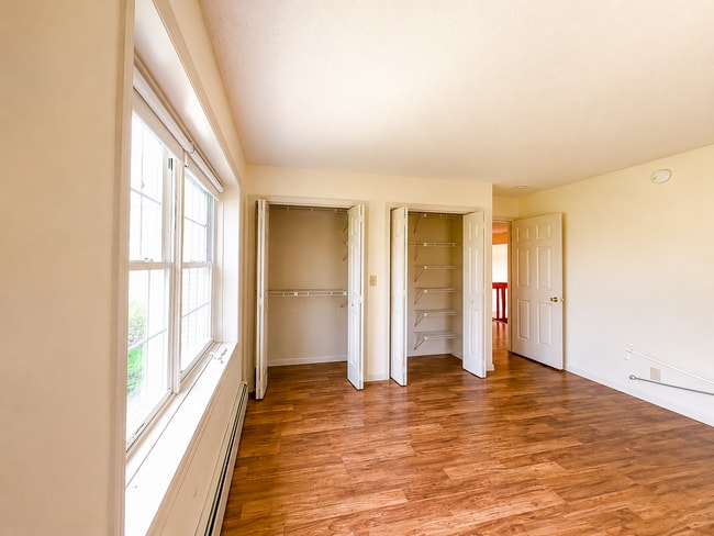 Building Photo - 243 Eastview Cir