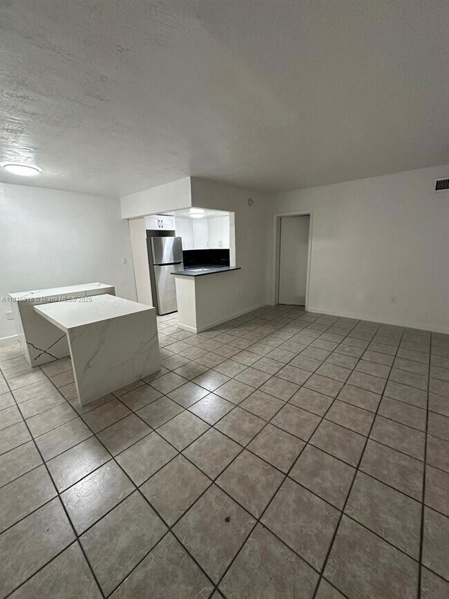 Foto del edificio - 1230 W 54th St