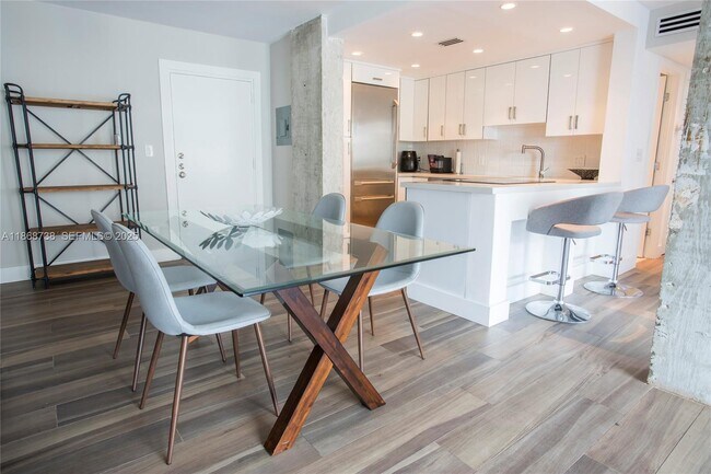 Foto del edificio - 1345 Lincoln Rd