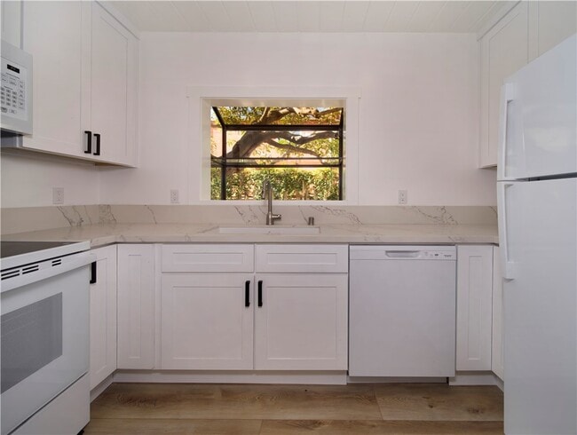 Foto del edificio - 1175 Glenneyre St