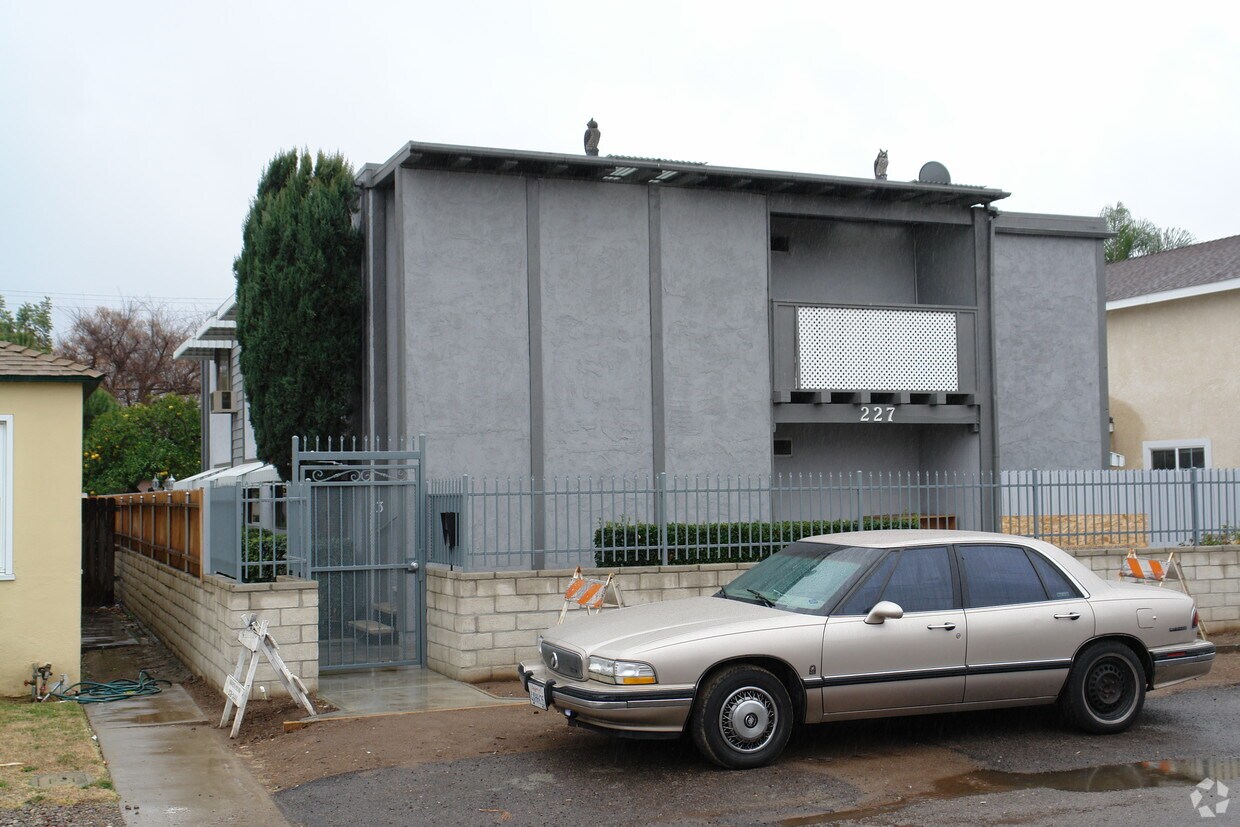 Foto del edificio - 227 Sunshine Ave