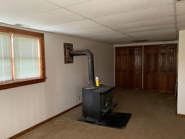 Building Photo - Country Living for Lease