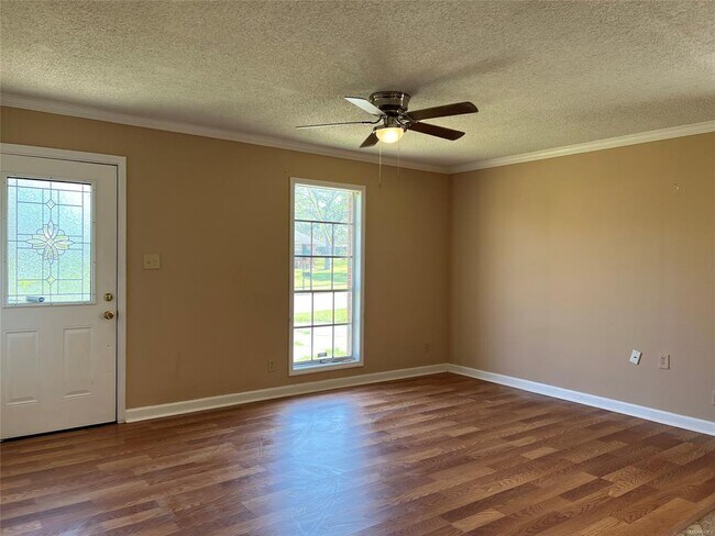 Foto del edificio - 4230 Fairwood Dr