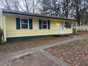 Building Photo - 603 1st St