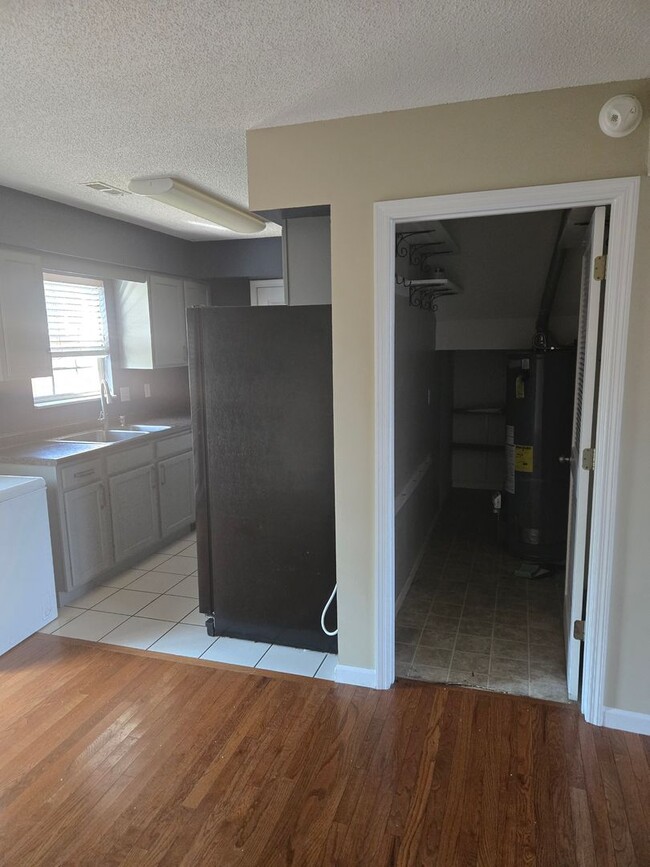 Building Photo - Spacious 2-Bedroom Condo in Johnson City