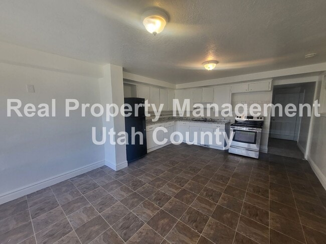 Building Photo - Provo Home