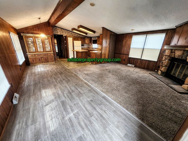 Building Photo - New Listing in Churubusco!!