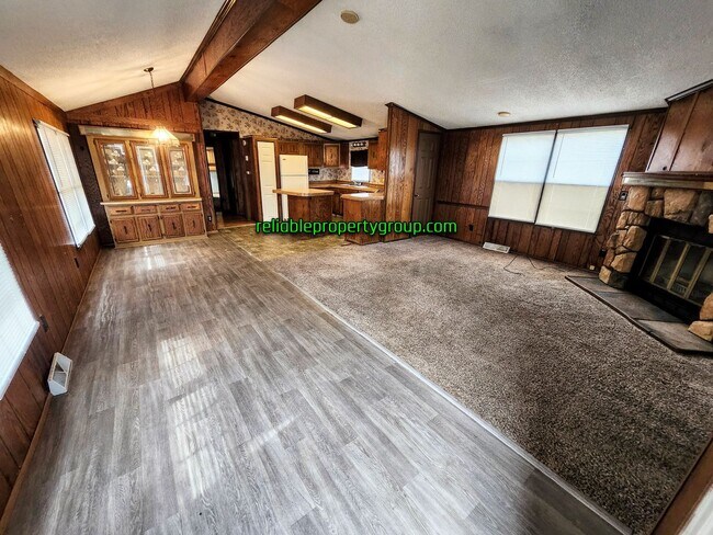 Foto del edificio - New Listing in Churubusco!!