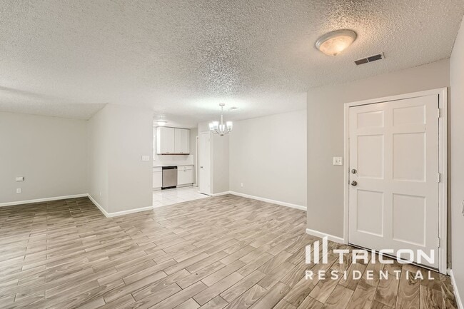 Foto del edificio - 5526 Westberry Ln